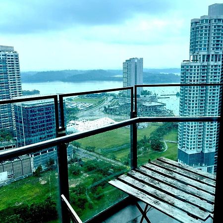 Almas Puteri Harbour Nusajaya Suite Room Exclusive Room 5 Min To Legoaland By Homespace Exterior photo